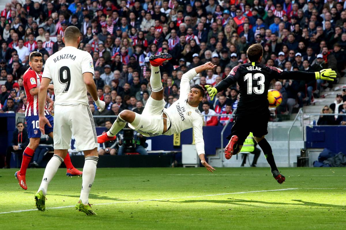 Casemiro anota el 0-1 con una tijera a la salida de un córner.