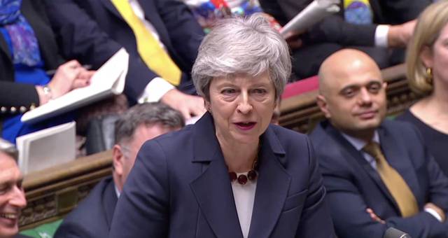 Theresa May ofrece su dimisión para salvar su plan del Brexit