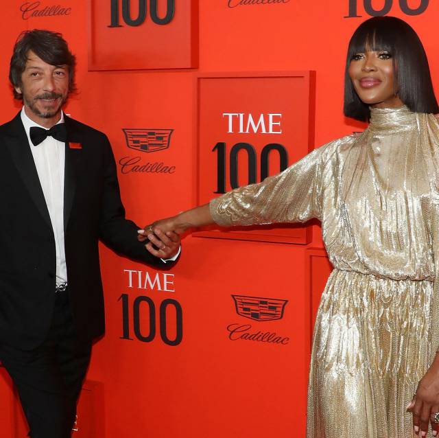 El diseñador Pierpaolo Piccioli y Naomi Campbell.