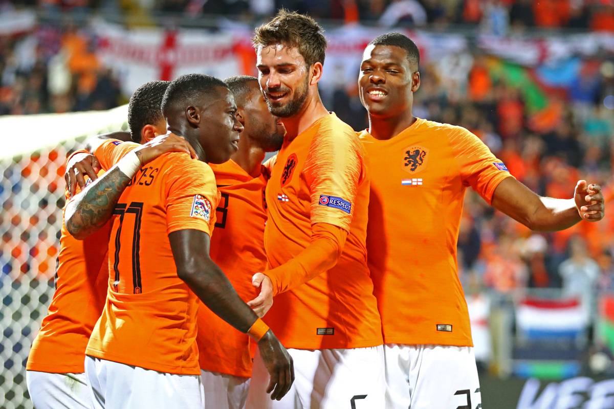 GUIMARAES, PORTUGAL - JUNE 06: Quincy Promes of The Netherlands celebrates scoring his teams third goal of the game with team mates Davy Propper, Denzel Dumfries, Memphis Depay and Georginio Wijnaldum during the UEFA Nations League Semi-Final match between the Netherlands and England at Estadio D. Afonso Henriques on June 06, 2019 in Guimaraes, Portugal. (Photo by Dean MouhtaropoulosGetty Images)