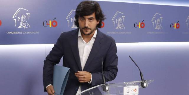 El portavoz económico de Ciudadanos deja el partido por el giro a la derecha