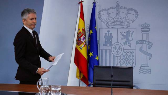 Marlaska insiste a Torra para que condene la violencia