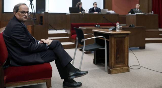 Torra admite que desobedeció, pero alega que la orden de retirar los lazos era “ilegal”