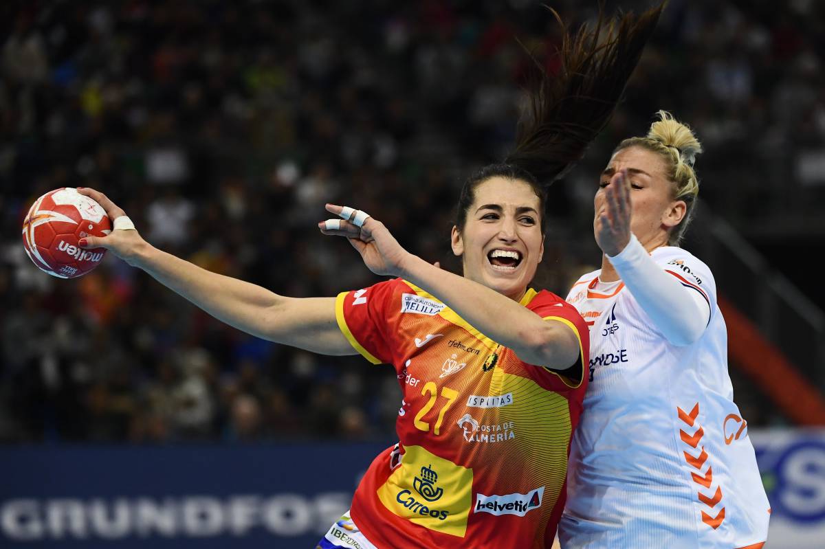 Lara González, defendida por Jessy Kramer.