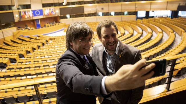 Puigdemont y Comín recogen su acreditación provisional como eurodiputados electos