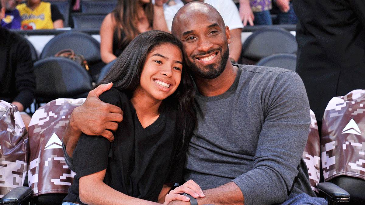 El último vuelo de Kobe Bryant: “Helicóptero N72EX, vuela demasiado bajo y no le podemos guiar”