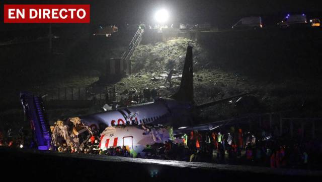 Un avión con 177 pasajeros se parte en tres tras salirse de la pista en Estambul