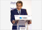 Zapatero defiende su reforma para que los gays dejen de ser