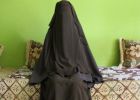 Expedientados los padres de la niña del 'burka' por abandono escolar