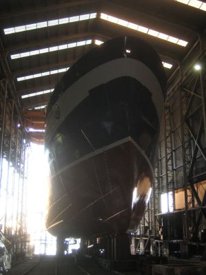 Casco del buque 'Ángeles Alvariño' en el astillero de Vigo.rn