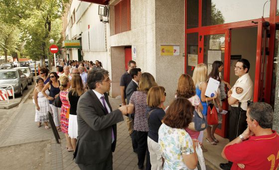 El Gobierno estudiará incentivos para la regularización de las asistentas