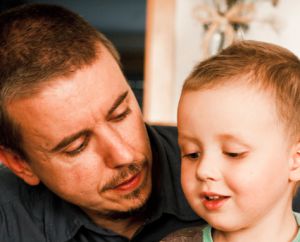 José Carnero, con su hijo Guzmán.