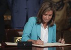Gobierno, médicos y enfermeros firman un pacto sin las autonomías