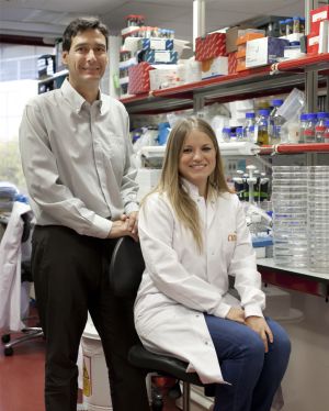Manuel Serrano y María Abad, investigadores del CNIO.