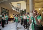 Bauzá aprueba su norma ante las lágrimas de los huelguistas