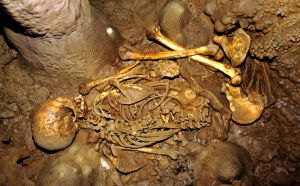 El esqueleto de la Braña 1, un cazador recolector de hace unos 7.000 años, descubierto en león.rn 