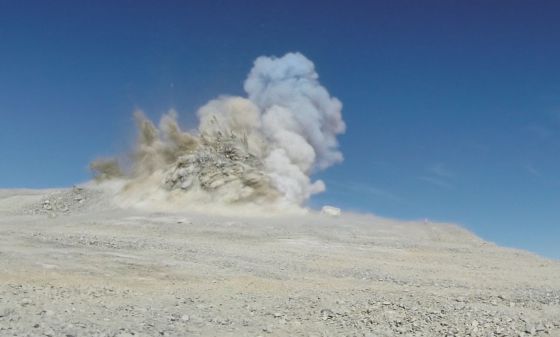 Primera voladura de la cumbre del cerro Armazones, en Chile, para instalar allí el telescopio gigante E-ELT.