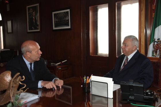 El ministro de Educación, Cultura y Deporte de España, José Ignacio Wert, con el secretario de Educación mexicano, Emilio Chuayffet.
