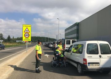 Trànsit compara les distraccions pel mòbil amb les causades per l’alcohol