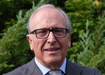 Luis Fernández-Vega: “Operaría de miopía a algunos políticos”