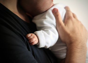 Los funcionarios dispondrán de ocho semanas intransferibles de paternidad en 2019