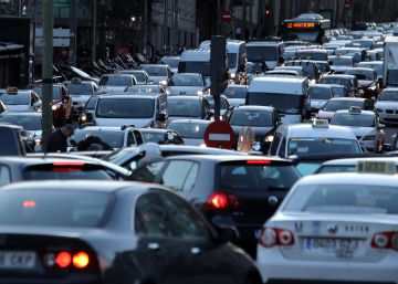 Ribera responde a la patronal del autómovil que la fecha del veto al coche de combustión es “prudente”