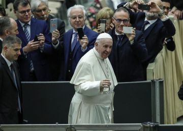 El Papa aparta de su círculo a dos cardenales involucrados en casos de abusos sexuales