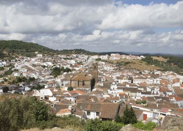 El fantasma de los viejos asesinatos de los Montoya resucita en el pueblo del detenido El fantasma de los viejos asesinatos de los Montoya resucita en el pueblo del detenido