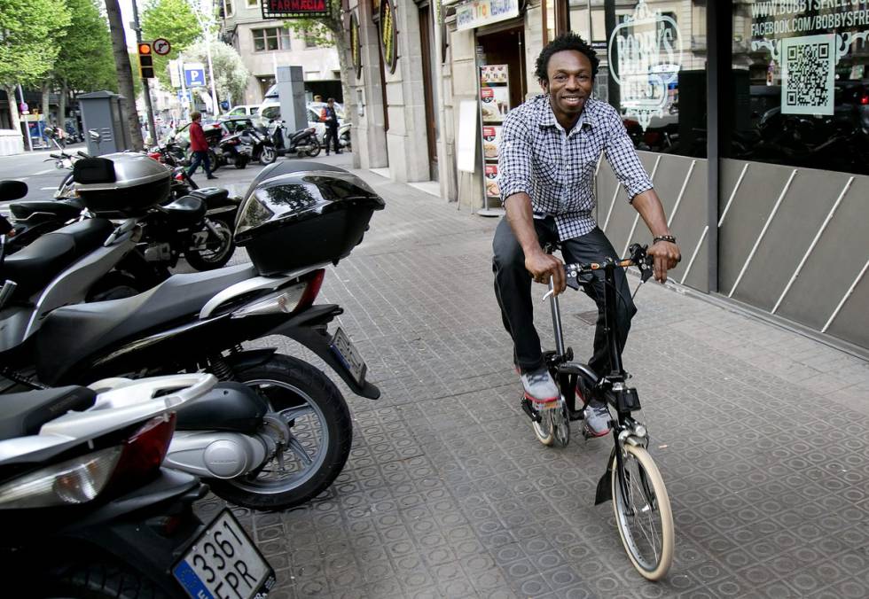 Nuestro protagonista, en una calle de Barcelona.
