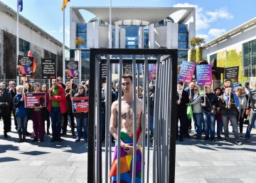 Activistas y ONG alertan de otra ‘purga’ contra gais y lesbianas en Chechenia