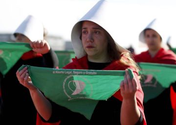 Una niña argentina de 12 años que fue violada y pidió un aborto da a luz por cesárea