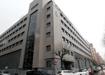 Un colegio religioso de Bilbao elimina la falda del uniforme escolar