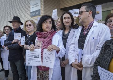 Sindicatos médicos paran 15 minutos para pedir más plazas MIR y recuperar media paga extra