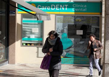 Una clínica dental cierra por sorpresa en Bizkaia y deja sin atender a un centenar de pacientes