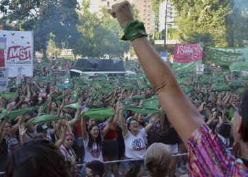 Campanha em prol do aborto legal na Argentina faz novo protesto nacional