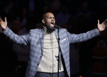 El cantante R. Kelly, acusado de 10 cargos de abuso sexual