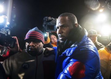 El juez fija una fianza de un millón de dólares para el cantante R. Kelly, acusado de abusar de tres menores