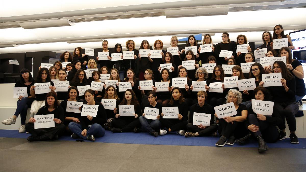 Trabajadoras de EL PAÍS en la redacción de Madrid.