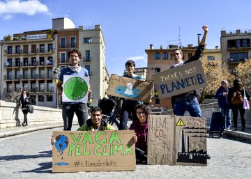 De izquierda a derecha, los cinco que iniciaron el movimiento 'Fridays for future' en España.
