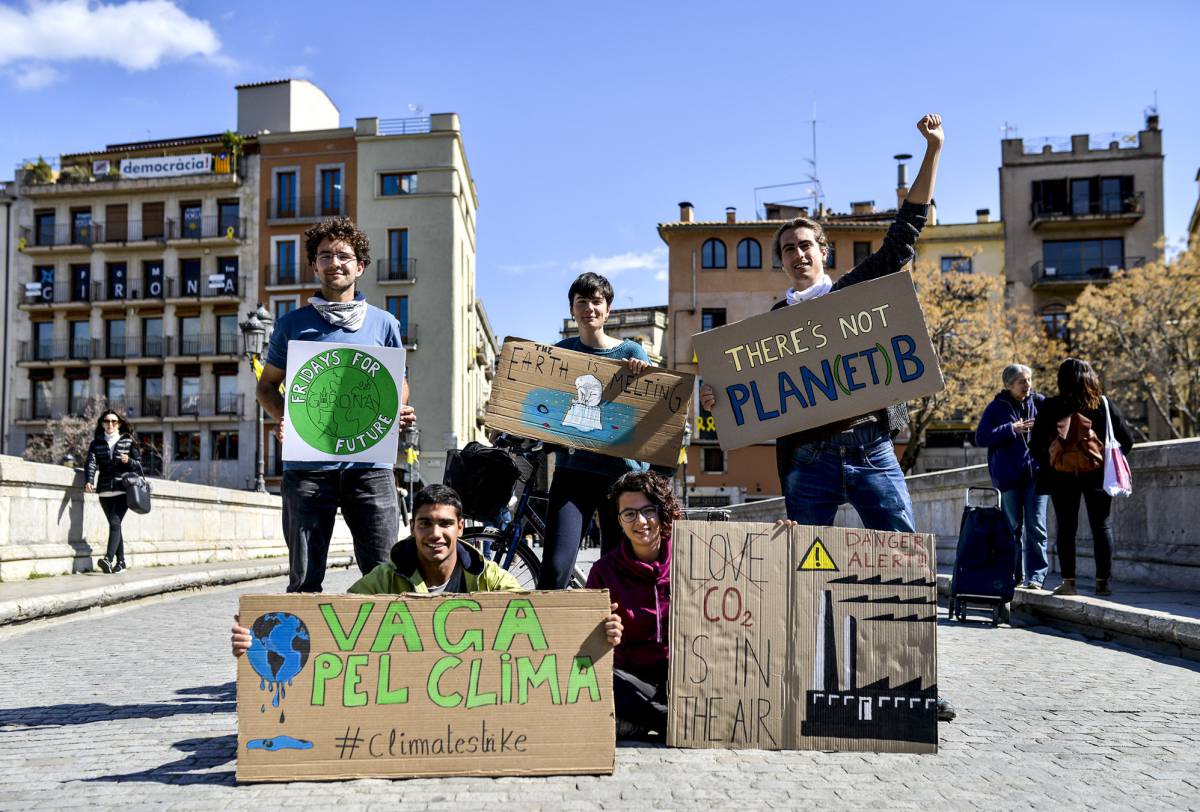 De izquierda a derecha, los cinco que iniciaron el movimiento 'Fridays for future' en España.