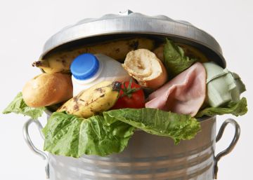 ¿Tiras demasiada comida a la basura? Empieza por organizar la nevera