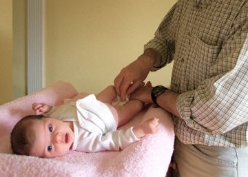 Galicia obligará a instalar cambiadores de bebés en los aseos masculinos