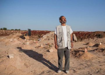 El hombre que dignifica a los muertos en el Mediterráneo