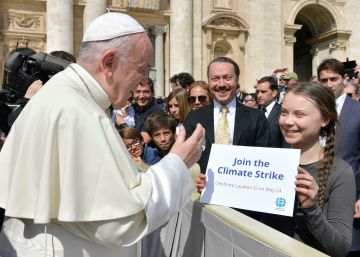 El Papa pide a Greta Thunberg que siga adelante en su lucha por el clima