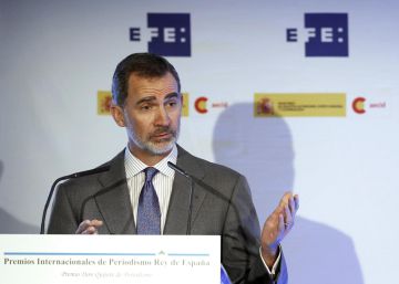 Felipe VI reivindica el “mejor periodismo” frente a las falsedades
