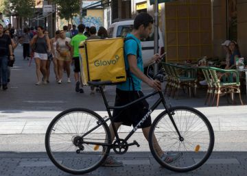 Las farmacias recrudecen su lucha contra Glovo por la venta de medicinas a domicilio