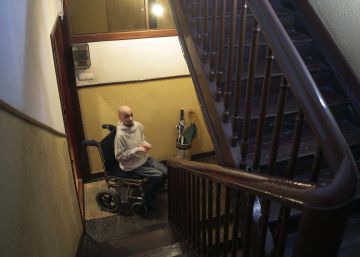 Josu, prisionero en su casa desde los 15 años por 48 escalones