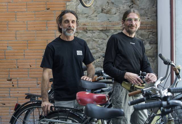 Un taller de Poblenou desarrolla actividades de carácter social con la bici como nexo