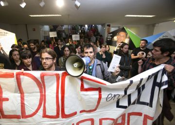 Los investigadores precarios estallan porque no llega el salario pactado