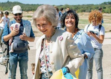 La reina Sofía se suma a una campaña de recogida de basura